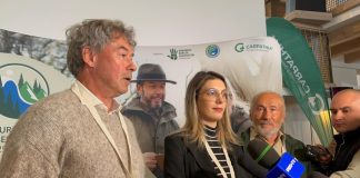 Ministrul Mediului, la pas cu Conservation Carpathia. România transformată de ong-uri în arii protejate, zone de strictă protecție și biodiversitate. ,,Nu mai sunt buni pădurarii, avem nevoie acum de rangeri? Ei nu simt pădurea și nu o îngrijesc“ spune un pădurar bătrân