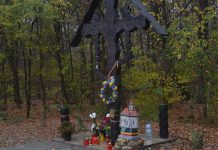 Foto. Comunicat. Troița de la Tâncăbești a fost distrusă în această dimineață. Poliția a deschis o anchetă. A fost ridicată de sculptorul Cristian Ivanov și luptătorul anticomunist Ștefan Georgescu