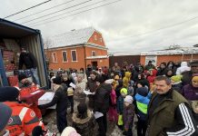 Foto. Camionul cu daruri pentru 500 de copii din comuna Jibert. Partenerii din Germania au ajuns și de Crăciunul din acest an în satele comunei Jibert