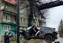 Beat și drogat la volan a provocat un grav accident rutier. Autorul accidentului este un tânăr de 26 de ani din Zărnești