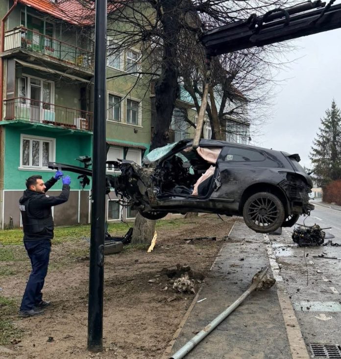 Alcoolul-si-drogurile-reteta-tragediei-masina-facuta-praf-si-doi-raniti-grav-la-Zarnesti