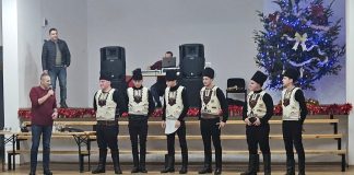 ,,Ridicatul vătafului“, obicei străvechi păstrat la Beclean, în Ajunul Sf. Nicolae. De acest praznic se ,,strâng“ cetele de feciori din Țara Făgărașului