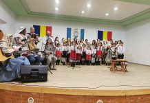 Video și Foto. Copiii de la Centrul Pro Vita Valea Plopului au oferit un concert de colinde la Sâmbăta de Sus. ,,S-au unit îngerașii din cer cu îngerașii de pe pământ“ spune pr. Ioan Drăghici de la Biserica Sâmbăta de Sus Răsăriteană
