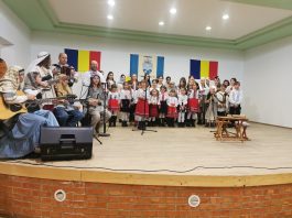 Video și Foto. Copiii de la Centrul Pro Vita Valea Plopului au oferit un concert de colinde la Sâmbăta de Sus. ,,S-au unit îngerașii din cer cu îngerașii de pe pământ“ spune pr. Ioan Drăghici de la Biserica Sâmbăta de Sus Răsăriteană