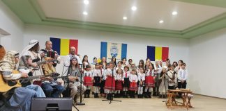 Video și Foto. Copiii de la Centrul Pro Vita Valea Plopului au oferit un concert de colinde la Sâmbăta de Sus. ,,S-au unit îngerașii din cer cu îngerașii de pe pământ“ spune pr. Ioan Drăghici de la Biserica Sâmbăta de Sus Răsăriteană