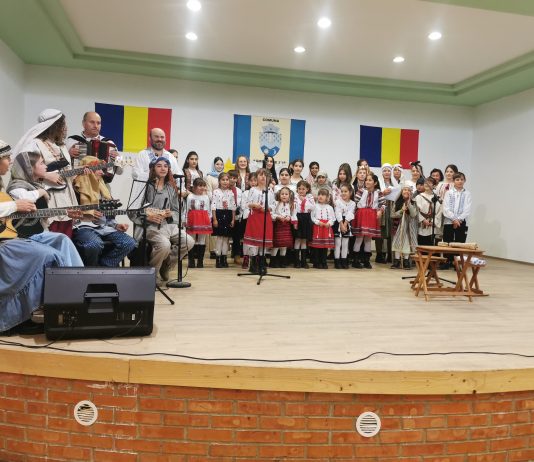 Video și Foto. Copiii de la Centrul Pro Vita Valea Plopului au oferit un concert de colinde la Sâmbăta de Sus. ,,S-au unit îngerașii din cer cu îngerașii de pe pământ“ spune pr. Ioan Drăghici de la Biserica Sâmbăta de Sus Răsăriteană