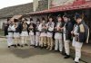 Foto și Video. Ceata de feciori din satul Rucăr a vestit Nașterea Domnului în fiecare casă. Colindele specifice satului