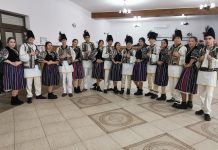 Video și Foto. Jocul cetașilor și fetelor în vatra satului Rucăr, obicei păstrat din străbuni. Fecioreasca, Învârtita, Hațegana și Jiana, suită de dansuri în aplauzele sătenilor și ale oaspeților