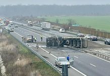 Trei militari francezi de la Cincu au salvat viața șoferului unui camion implicat într-un accident rutier grav