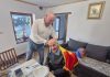 Video și Foto. Primarul Ovidiu Ovesea l-a felicitat pe cel mai vârstnic localnic din comuna Părău. Vasile Filip a împlinit 100 de ani
