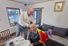 Video și Foto. Primarul Ovidiu Ovesea l-a felicitat pe cel mai vârstnic localnic din comuna Părău. Vasile Filip a împlinit 100 de ani