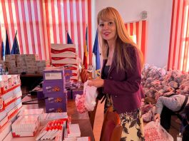 Foto. 800 de copii din Victoria vor primi daruri de la Moș Crăciun. ,,Înlocuim focul de artificii dintre ani cu pachete pentru copii. Ne-am gândit și la stresul provocat animalelor“ spune primarul Camelia Bertea