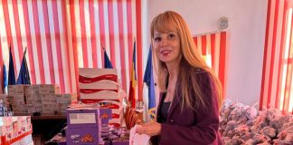 Foto. 800 de copii din Victoria vor primi daruri de la Moș Crăciun. ,,Înlocuim focul de artificii dintre ani cu pachete pentru copii. Ne-am gândit și la stresul provocat animalelor“ spune primarul Camelia Bertea