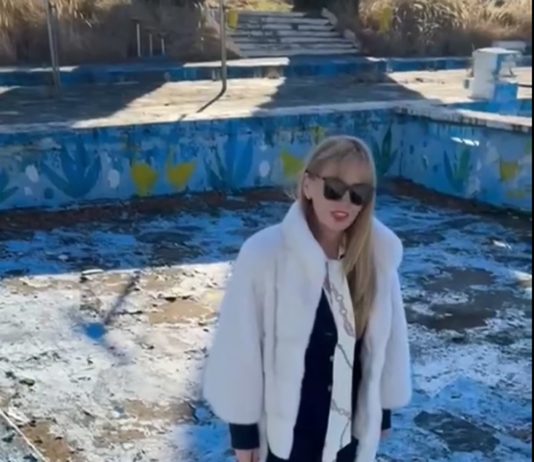 Video. După un deceniu s-a intrat în ștrandul de la Victoria. Primarul orașului a semnat contractul de vânzare și a preluat cheile obiectivului. ,,Cel mai târziu în 2028 vom redeschide ștrandul“