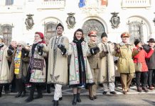 Dezbinarea românilor de Unirea Principatelor: Președintele și premierul huiduiți, Călin Georgescu aplaudat