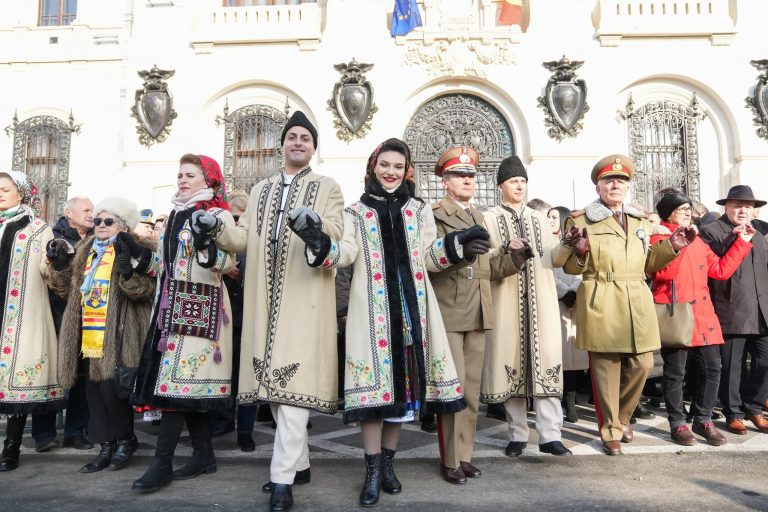 Dezbinarea românilor de Unirea Principatelor: Președintele și premierul huiduiți, Călin Georgescu aplaudat