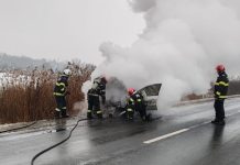 O mașină s-a făcut scrum pe DN1, la Scoreiu. Nu sunt victime