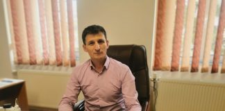 Video și foto. Primarul comunei Cincu: ,,Reducem alte cheltuieli publice pentru a putea asigura funcționarea cantinei sociale“. O masă caldă zilnic pentru elevii și pensionarii cu venituri reduse din comuna Cincu