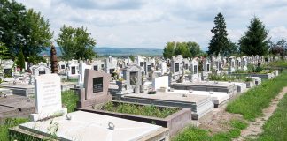 Înșelăciune cu servicii funerare, la Codlea. Bărbatul a fost reținut