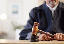 Un pensionar care a lucrat la Tractorul Brașov, a învins în instanță Casa Locală de Pensii și a obținut „valorificarea grupei a II-a de muncă în procent de 100%”