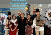 Patru elevi de la Liceul ,,Șt. O.Iosif“ din Rupea, îmbrăcați în port popular, au reprezentat România la Berlin, în 2007, la aderarea României la UE. Elevii au colindat în Cancelaria condusă pe atunci de Angela Merkel