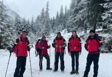 Salvamontiștii au acționat pe traseele montane. Pe Valea Sâmbetei, acțiuni de prevenție, dar în zona Mihăilești au salvat un turist
