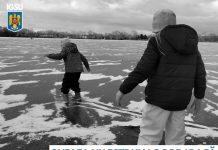 ISU Brașov avertizează: Nu lăsați copiii nesupravegheați în apropierea apelor înghețate. NU este loc de joacă!
