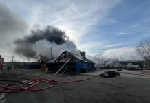 Incendiu puternic pe DN1, la Veștem. A ars în întregime o vulcanizare. S-a emis mesaj RO-Alert