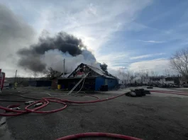 Incendiu puternic pe DN1, la Veștem. A ars în întregime o vulcanizare. S-a emis mesaj RO-Alert