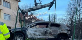 Minor arestat pentru incendierea unei mașini, la Brașov. Băiatul a urmat o provocare de pe rețelele sociale