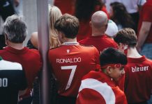 Suporterii care citesc meciurile ca niște analiști