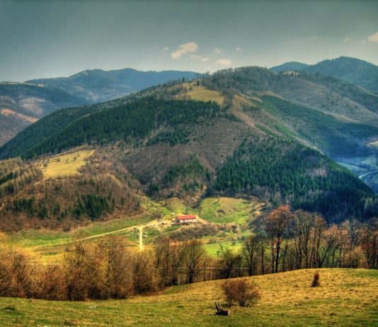 Harta. Cetățenii din Sâmbăta de Sus își pot ridica titlurile deproprietate de la sediul Primăriei. Vezi ce zone ale comunei acoperă aceste acte de proprietate