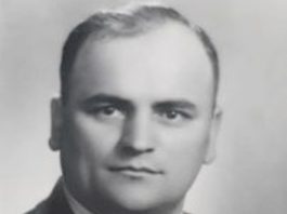 Foto. Traian Cânduleț din Cârțișoara, țăranul care a câștigat pariul cu viața mizând pe cultură. Traian Cânduleț (1926–2007), de la secretarși primar al satului la autor de monografii