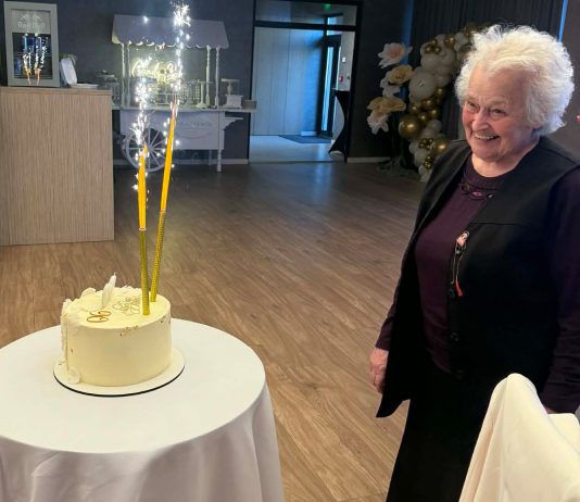 Foto și Video. Învățătoarea Maria Damian, patru decenii în slujba elevilor din Victoria. Descendentă din familia lui Ion Codru Drăgușanu. La cei 90 de ani, îi urăm un călduros ,,La mulți ani!“