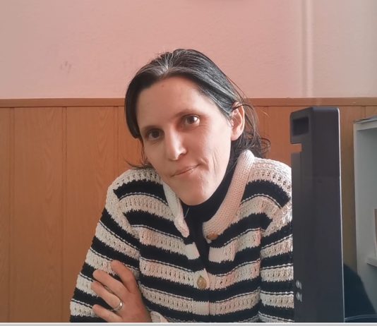 Directoarea de la Școala Gimnazială Cincu a gafat din nou. Peste noapte a mutat copiii din clădirea grădiniței în clădirea școlii, chiar cu încălcarea legislației. O nouă revoltă a părinților