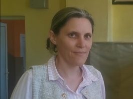 Scandalul de la școala din Cincu nu s-a încheiat. ,,Nu vom mai trimite copiii la școală până directoarea nu este demisă“ spun majoritatea părinților. Inspectorul școlar zonal vrea să ascundă scandalul sub preș