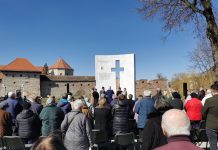 Foto și Video. Comemorare la Monumentul Rezistenței Anticomuniste din Făgăraș. Nici în acest an n-au fost pomenite numele eroilor care s-au sacrificat pentru libertatea noastră de astăzi