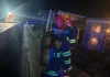 Un autotren încărcat cu îngrășăminte chimice s-a răsturnat, noaptea trecută, pe DN 13, în localitatea Hoghiz. Pe carosabil au fost scurgeri de combustibil