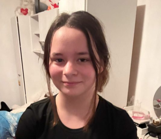 Andra, o copilă de 13 ani din Beclean, are nevoie de ajutor. Operația care-i salvează viața costă 13.000 de euro. Vezi unde se pot face donațiile