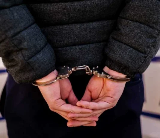 Deși monitorizat prin sistem electronic, un tânăr din Făgăraș și-a făcut singur legea. Acum este reținut de polițiști