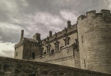 Clădirile istorice se vând pe acte, iar discuția despre ele se poartă ca despre familie