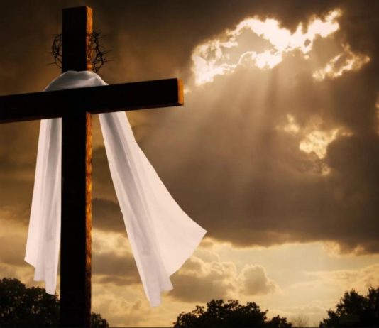 În Săptămâna Luminată ușile împărătești ale altarului rămân deschise. Lunea albă. Tradiții din a doua zi de Paște