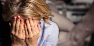 Și-a bătut soția și fiica. Bărbatul din Făgăraș a fost arestat