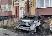 Cei trei indivizi care au dat foc mașinii parcate pe str. Parcului din Făgăraș rămân după gratii. Instanța a respins, astăzi, contestațiile a doi dintre ei