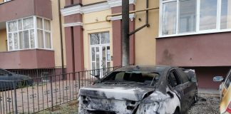 Cei trei indivizi care au dat foc mașinii parcate pe str. Parcului din Făgăraș rămân după gratii. Instanța a respins, astăzi, contestațiile a doi dintre ei