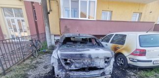 Trei persoane reținute în cazul mașinii incendiate pe strada Parcului din Făgăraș. Fapta a fost premeditată, explică polițiștii