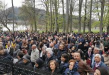Foto și Video. Pelerinaj la Mănăstirea Brâncoveanu de Izvorul Tămăduirii. Slujba religioasă s-a oficiat la altarul din pădure. Participanții la hram au luat apă de la izvorul din incinta lăcașului de cult