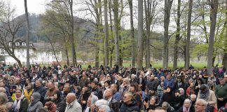 Foto și Video. Pelerinaj la Mănăstirea Brâncoveanu de Izvorul Tămăduirii. Slujba religioasă s-a oficiat la altarul din pădure. Participanții la hram au luat apă de la izvorul din incinta lăcașului de cult