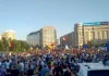 Românii sărăciți de taxe și scumpiri în lanț nu protestează, dar ies în stradă la comandă pe subiecte ce nu-i afectează. Ce spun sociologii