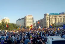 Românii sărăciți de taxe și scumpiri în lanț nu protestează, dar ies în stradă la comandă pe subiecte ce nu-i afectează. Ce spun sociologii